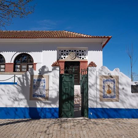 Escola Do Fado Bed & Breakfast Vila Fernando  Exterior photo